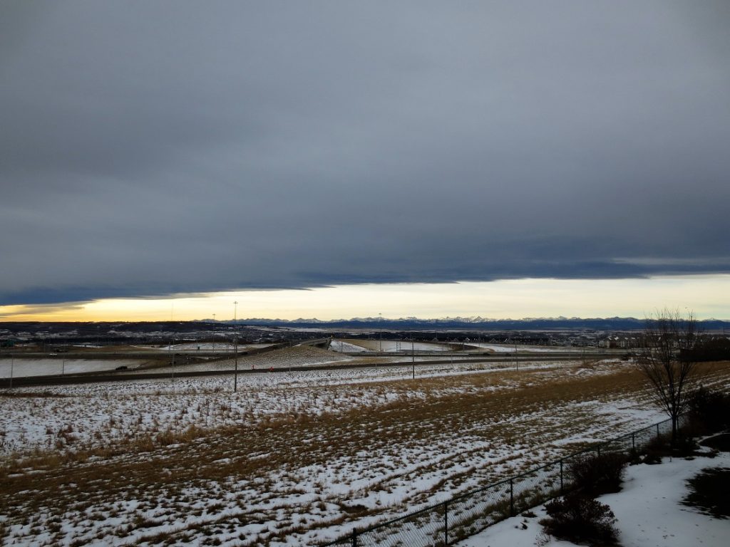 Chinook arch framing mountains, west of Calgary