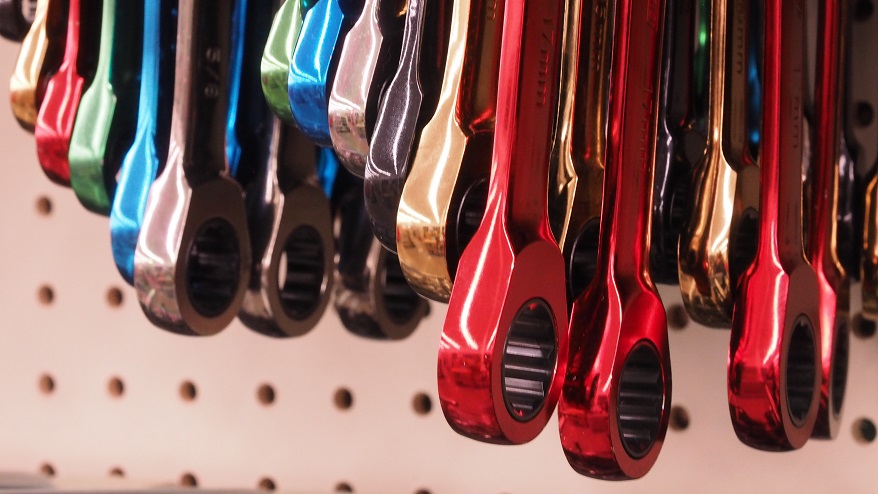 Multicoloured wrench handles in hardware-store display